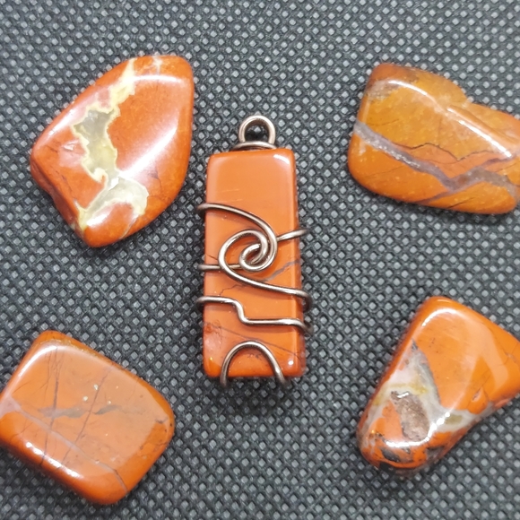 Red jasper wire wrapped pendant - Picture 3 of 3